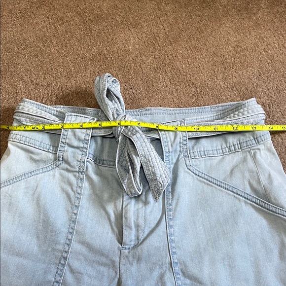 WHBM Jean The 5" Short Size 0 with tie White House Black Market Light wash - Picture 9 of 11